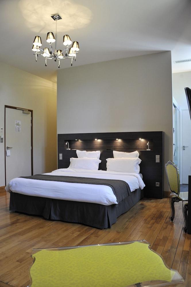 Chateau De Champlong