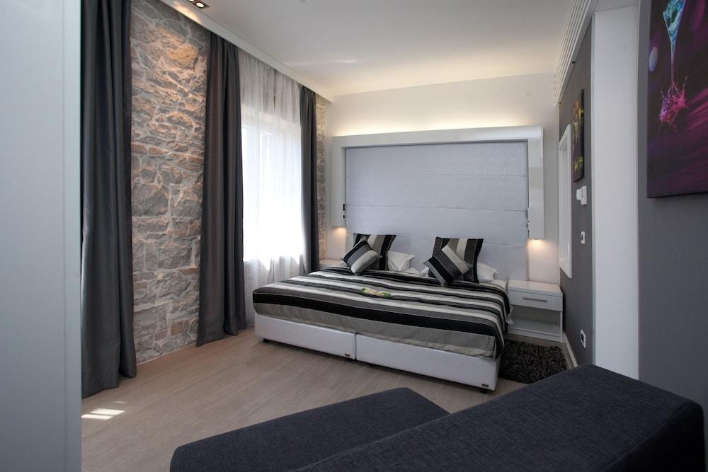 Authentic Luxury Rooms