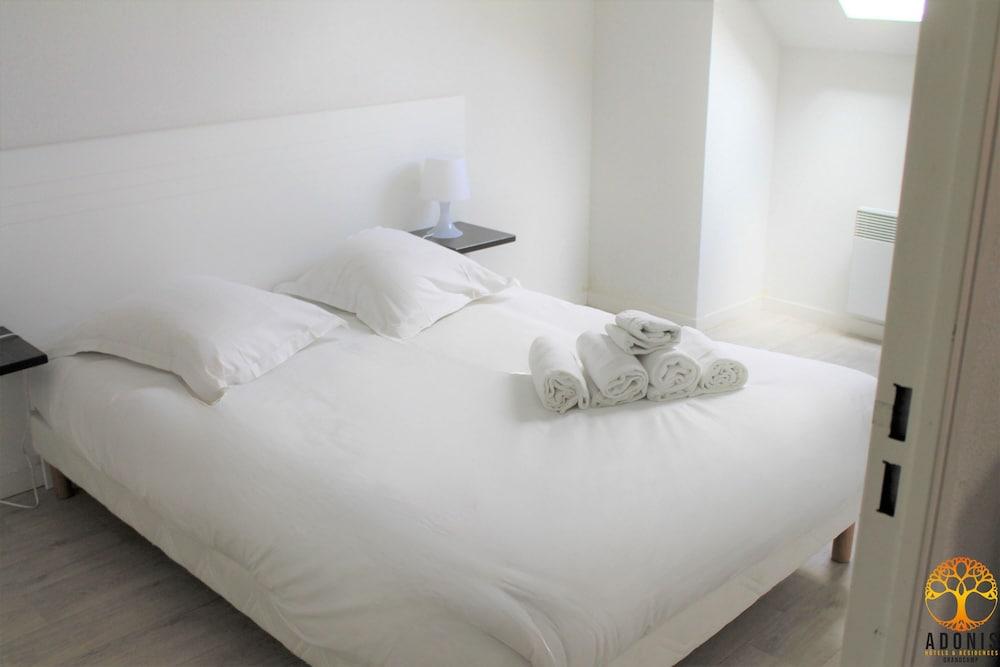 Adonis Grandcamp - Les Isles de Sola