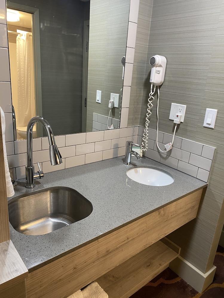 Ramada by Wyndham Medicine Hat