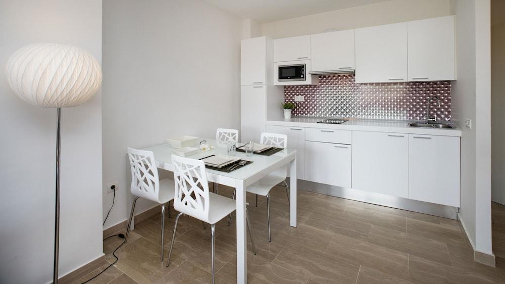 Apartamentos Leo Canela