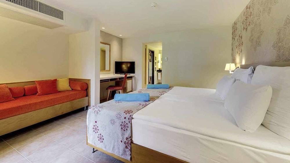 ROBINSON ÇAMYUVA Adults Only- All Inclusive