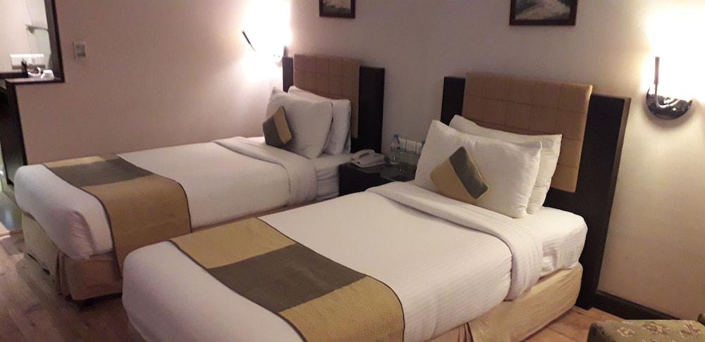 Goldfinch Hotel Delhi NCR