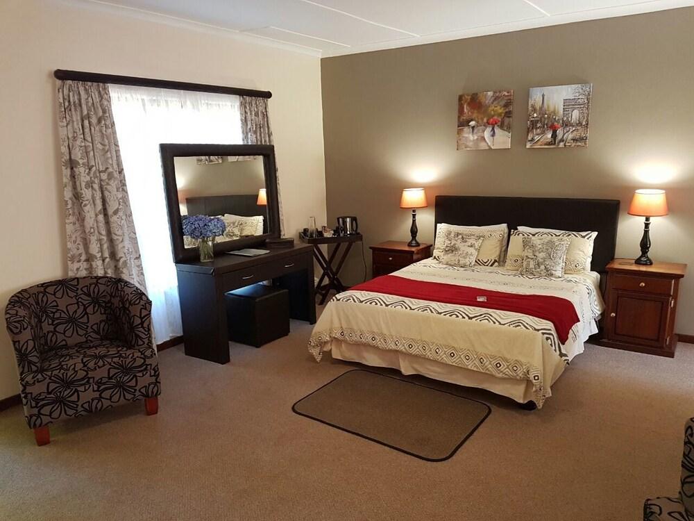 Thatchings Guest House