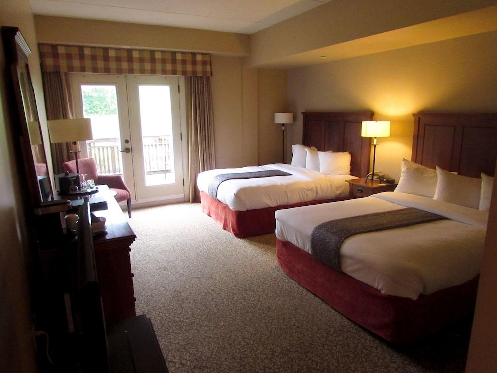 Calabogie Peaks Hotel, Ascend Hotel Collection