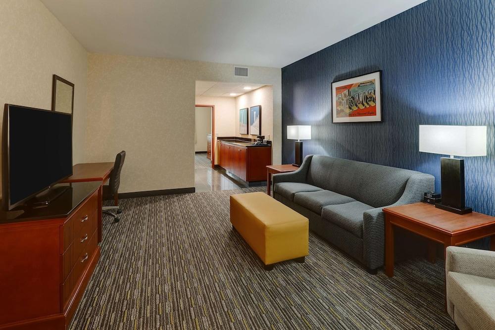 Drury Inn & Suites St. Louis Arnold