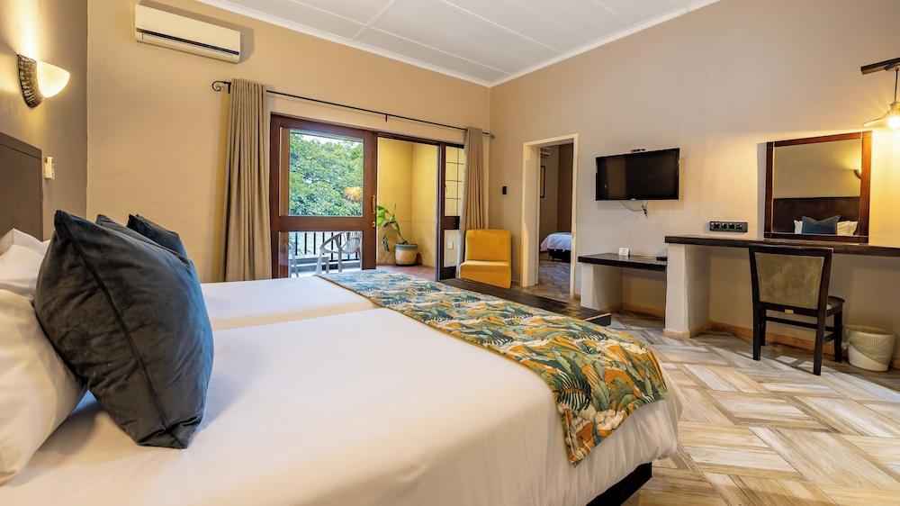 Hotel Numbi and Garden Suites