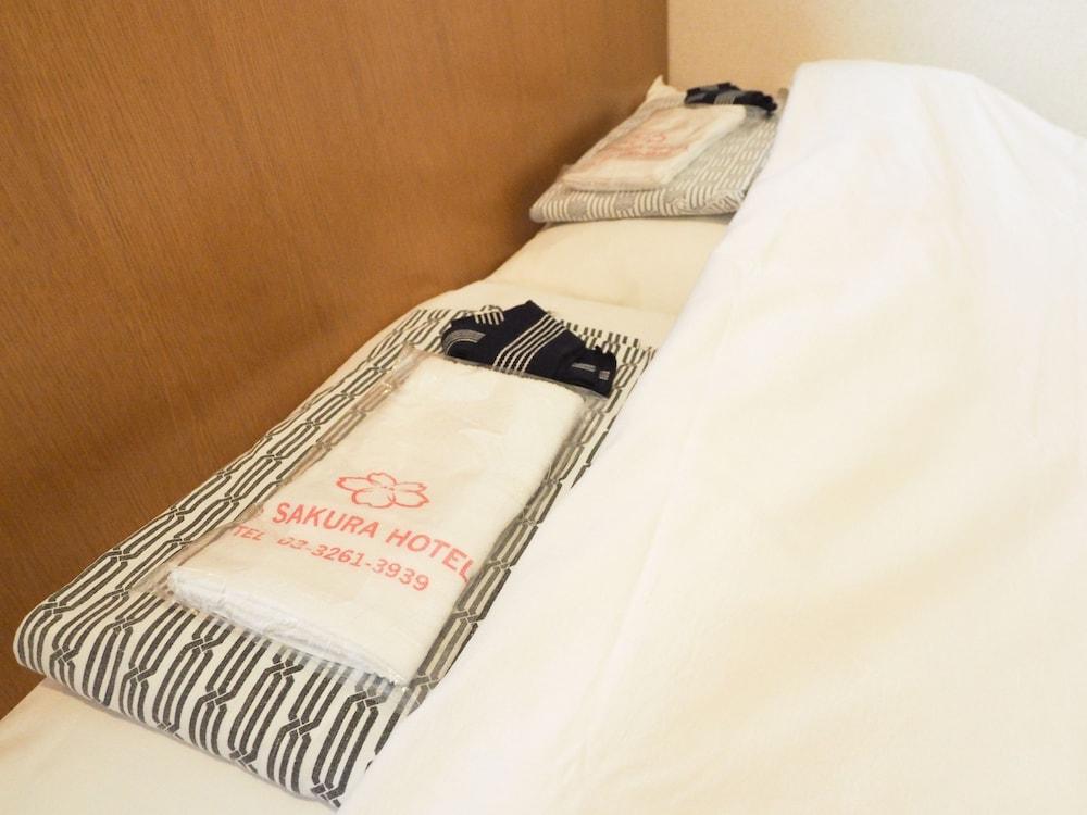 Sakura Hotel Jimbocho - Hostel