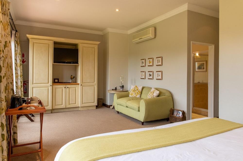 Oliver's Restaurant & Lodge