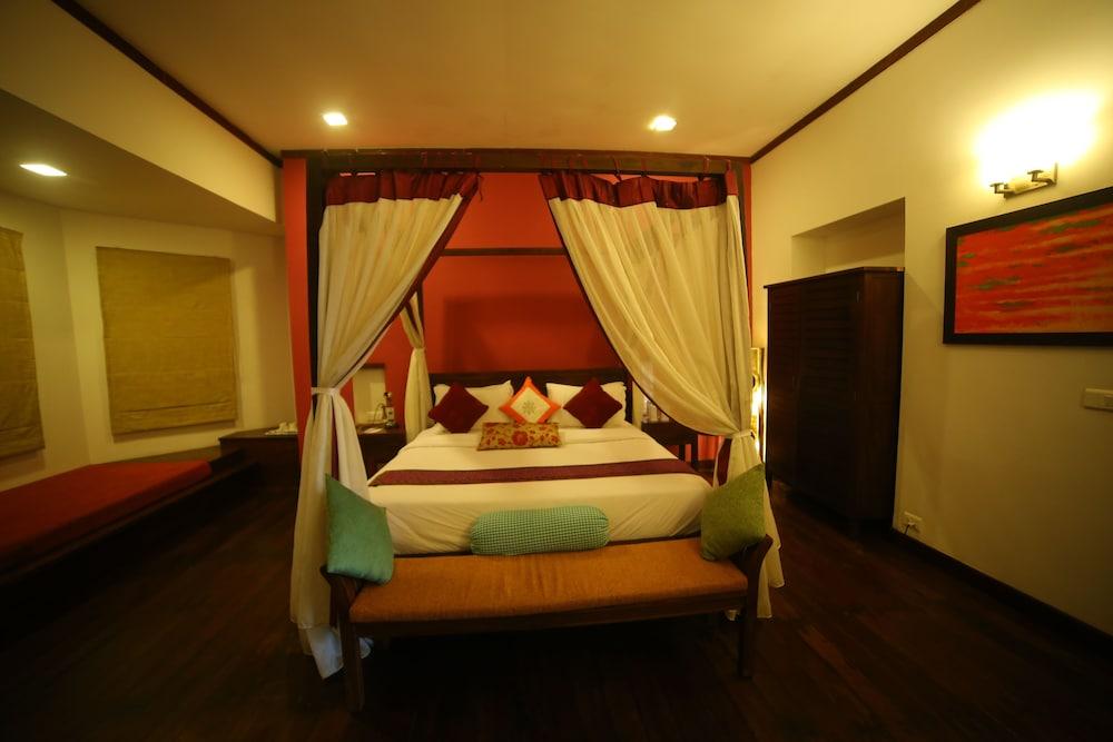 Old Lighthouse Bristow Hotel