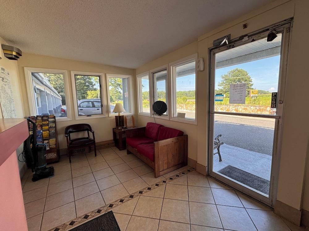 Whispering Pines by Hotel O Whitestone VA