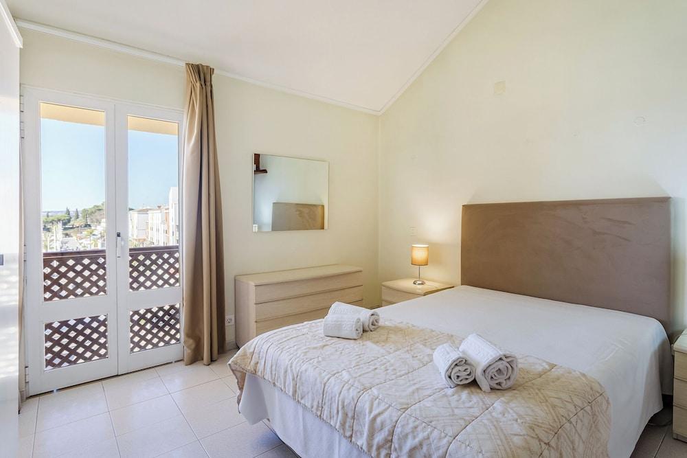 Marina Plaza - Apartments