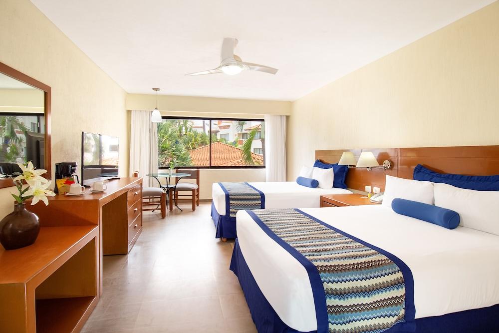 Plaza Pelicanos Grand Beach Resort - All Inclusive