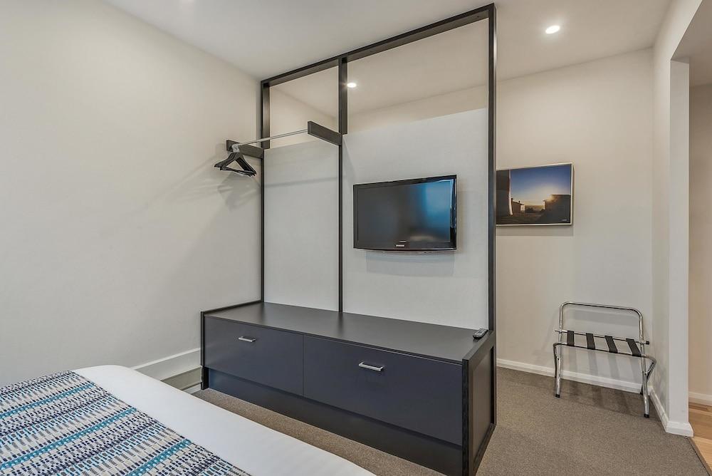 Mantra One Sandy Bay Road