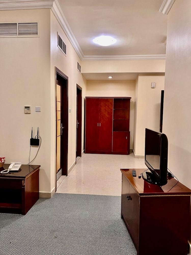 OYO Dream Palace Hotel