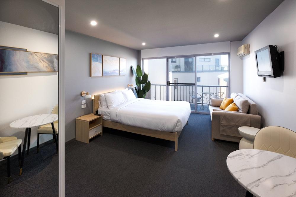 Mollymook Shored Hotel