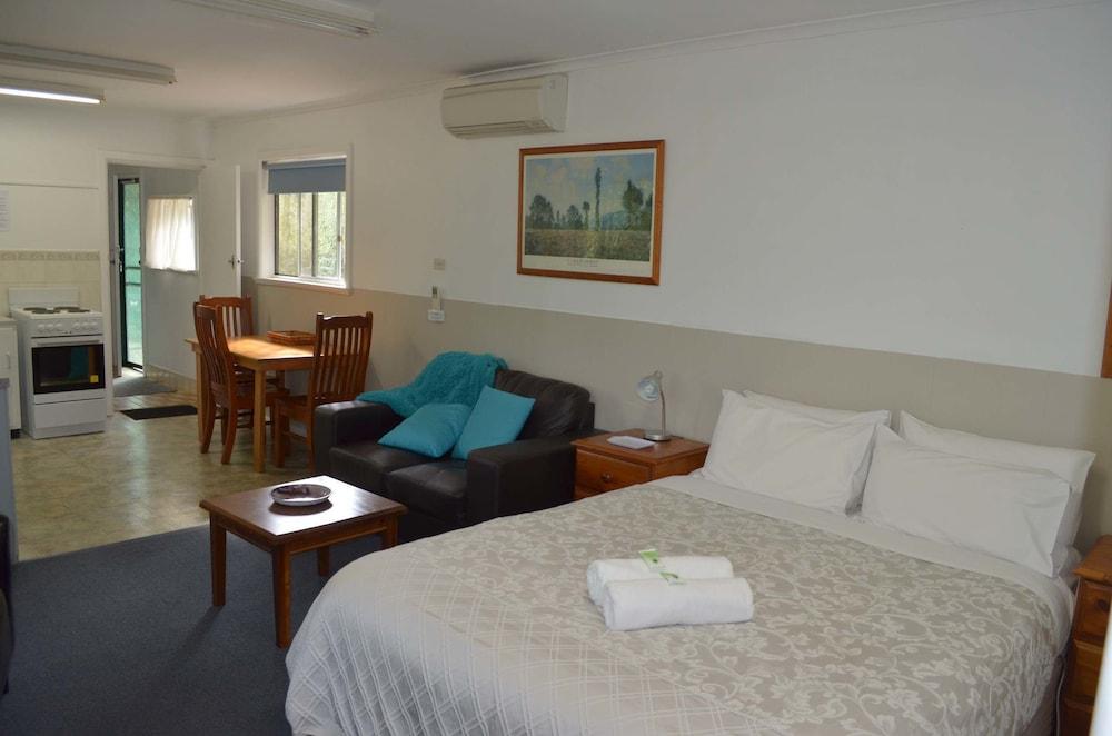 Alpine Riverside Cottages