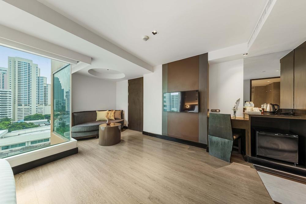 Golden Tulip Mandison Suites