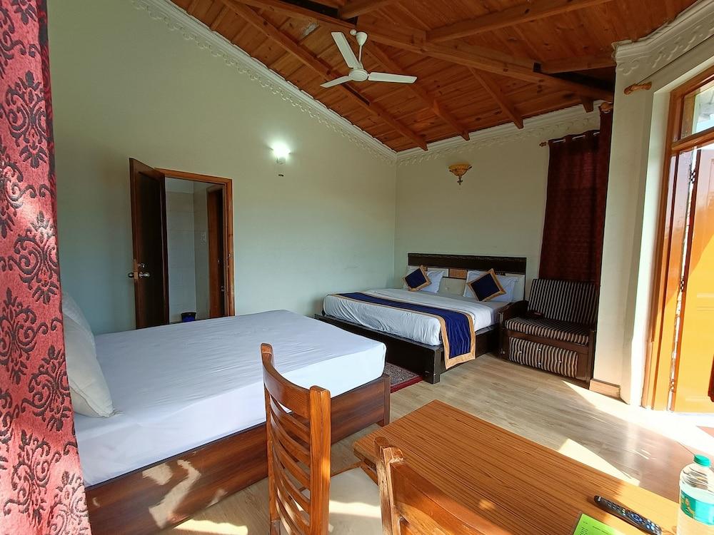 Crystal LakeView Homestay