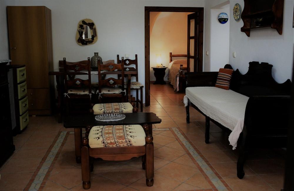 My Catsle Cave est 1899