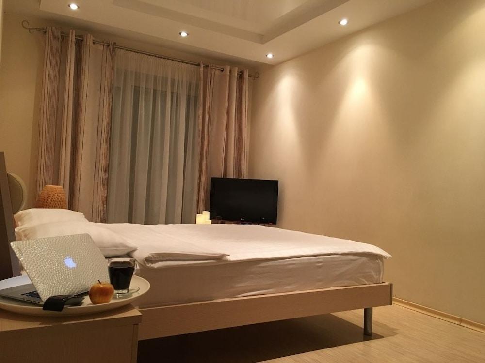 Apartment on Okeanskiy Pr. 100