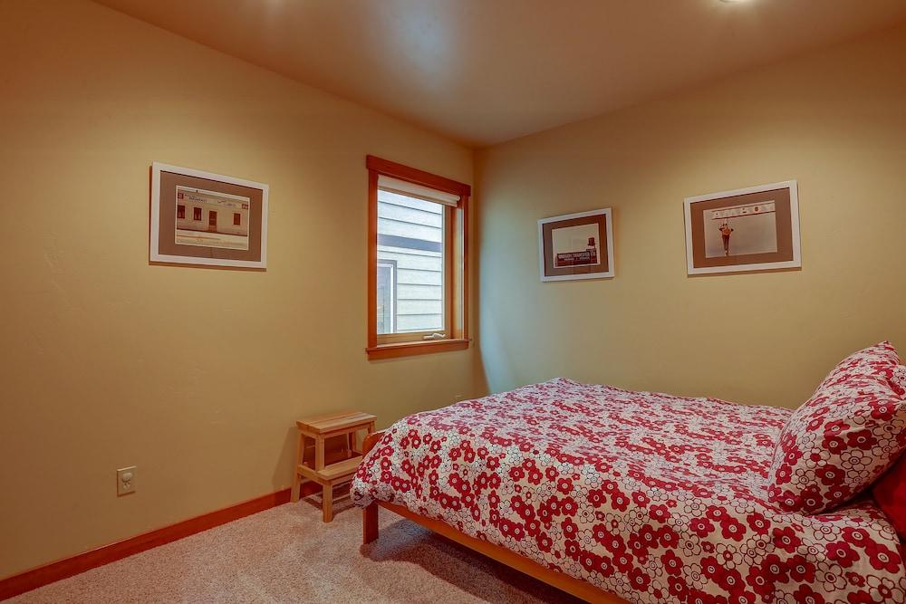 Three Rivers 3 Bedroom Home by RedAwning