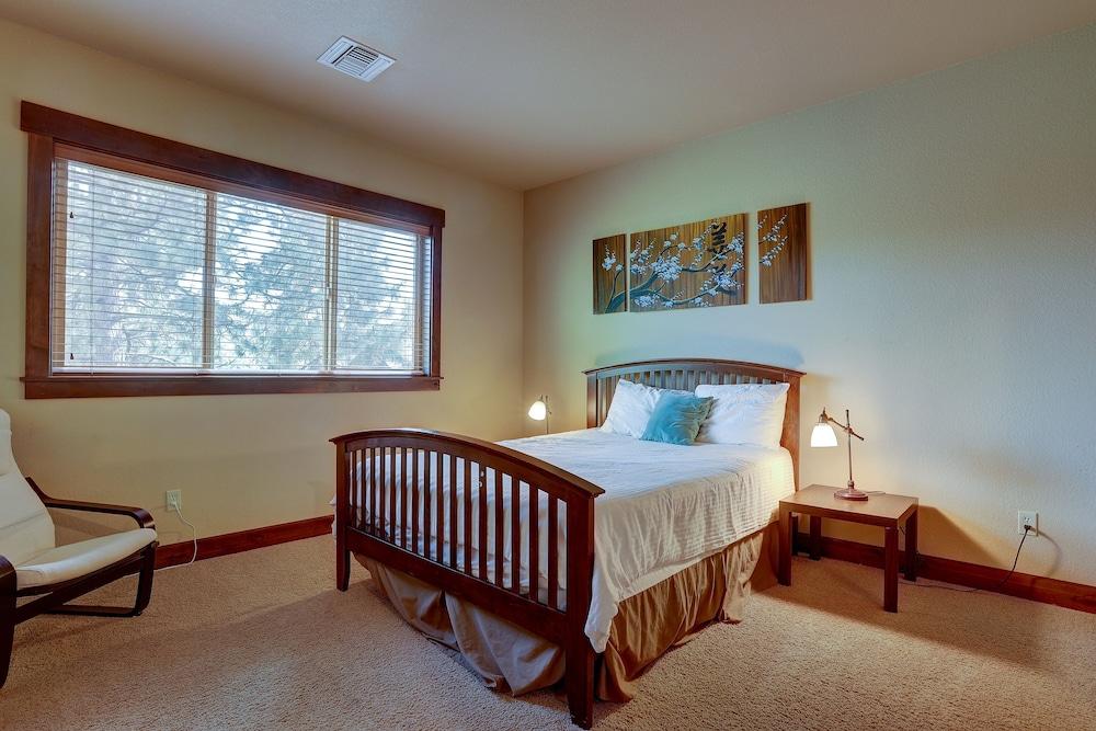 Points West 4 Bedroom Townhouse by RedAwning