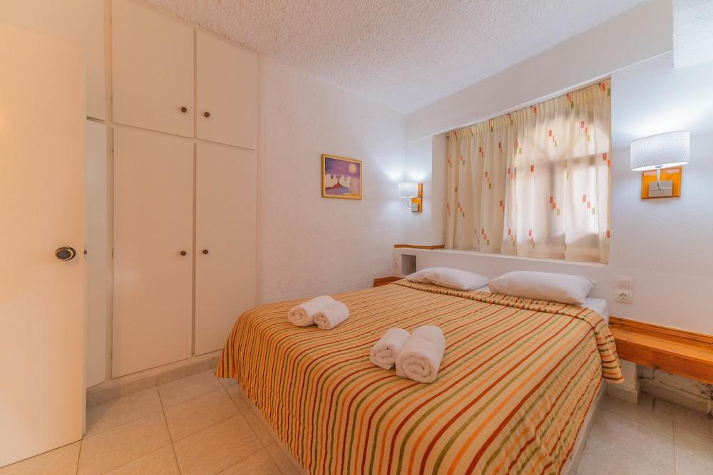 Kastro Studios Apartments