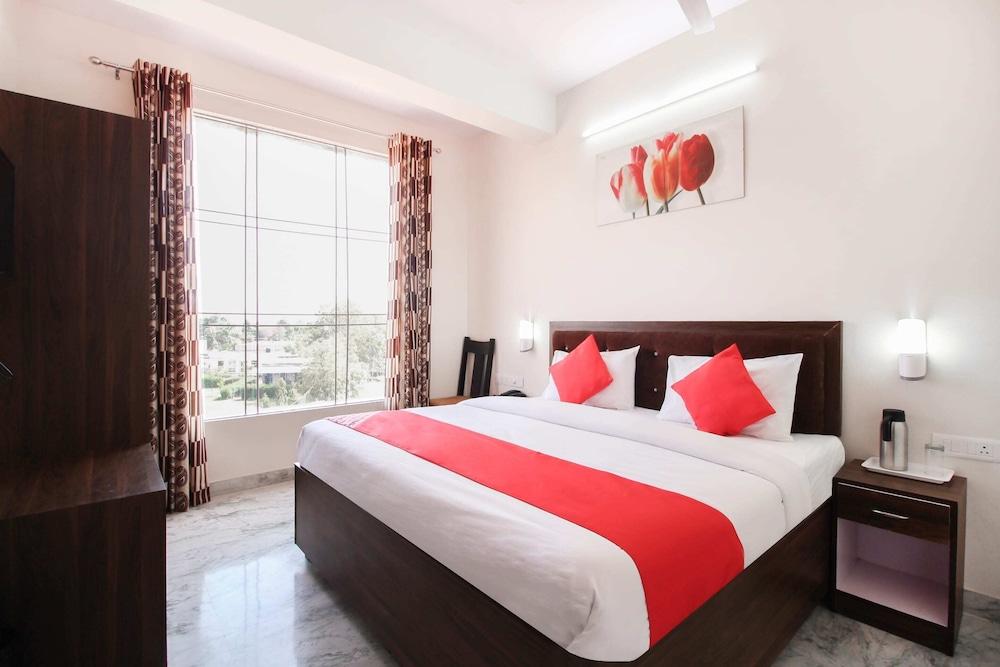 OYO 35787 Hotel Lotus