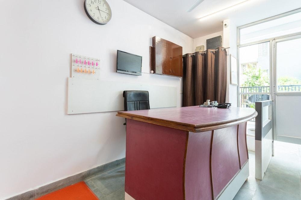 OYO 28691 Hotel Golden Star