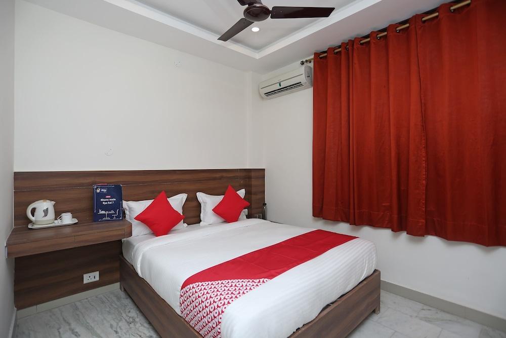 OYO Flagship 18533 Tulip Inn