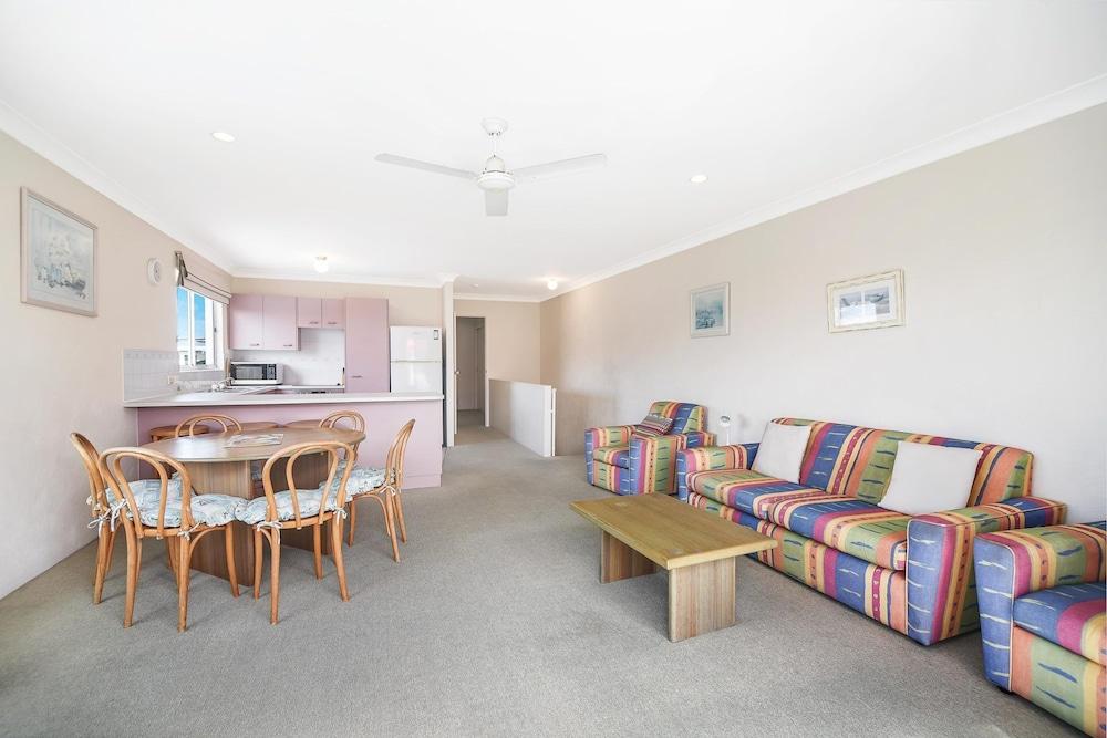 Blairgowrie 4 - 4/2 Martin St