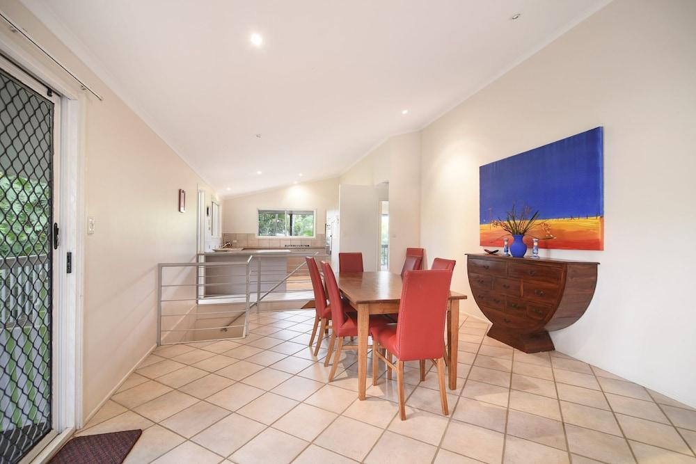 Beach Affair - 10 Callitris Crescent