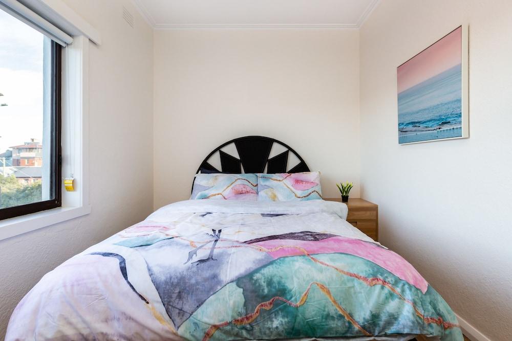 Lighthouse Cozy 2BDR with CITY VIEWS