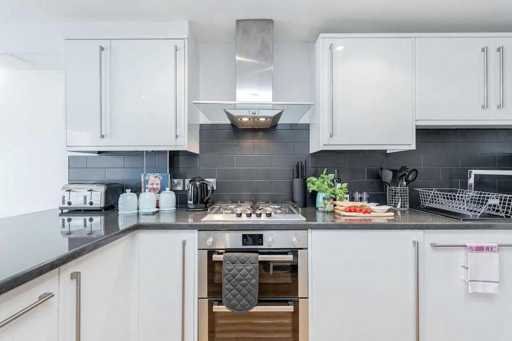 Spacious Apartment In The Heart Of Windsor