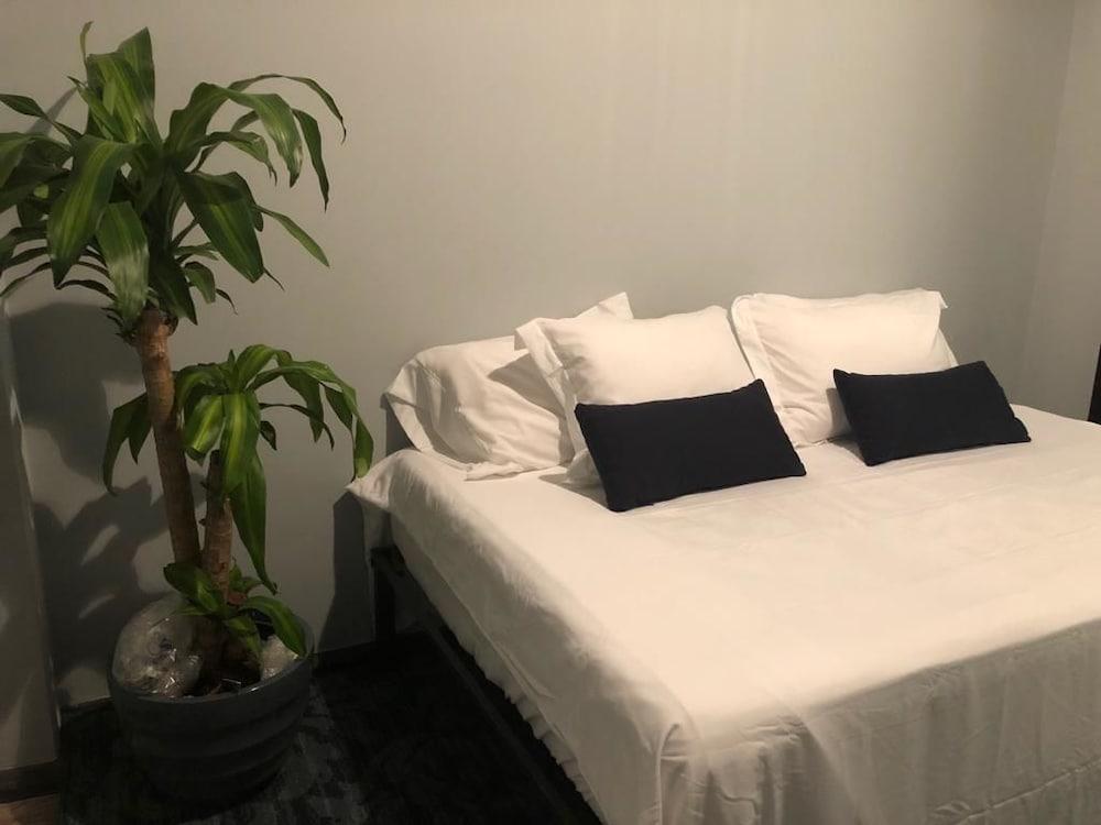 Masaryk Spacious & Modern apt w-Terrace