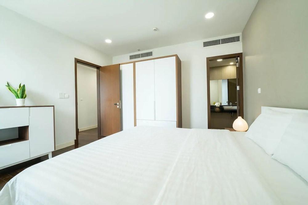 Bayhomes Lancaster Serviced Apartment