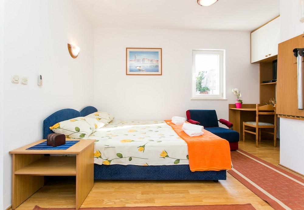 Apartments Miramare & Campara