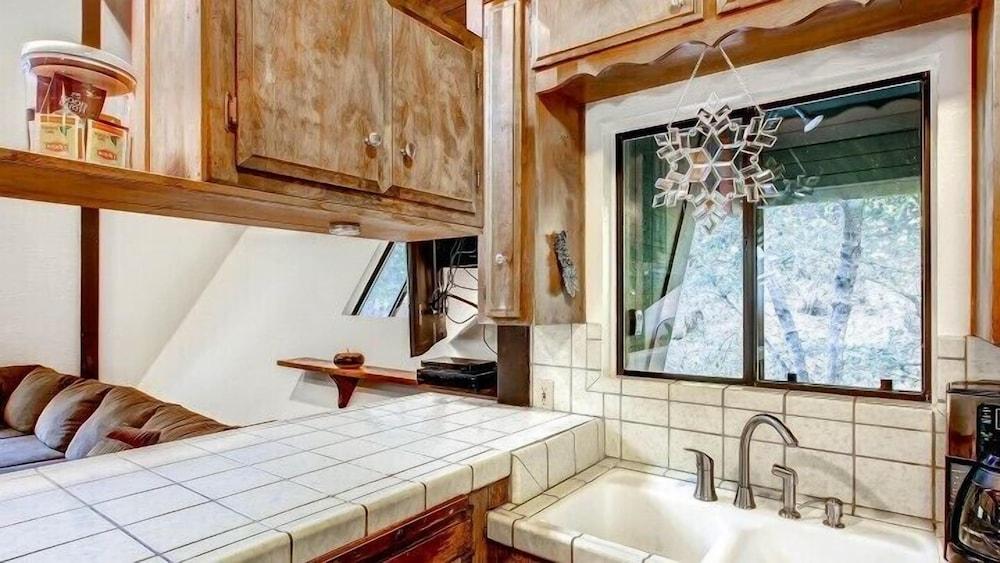 Scenic Wonders Yosemite Creekside Loft