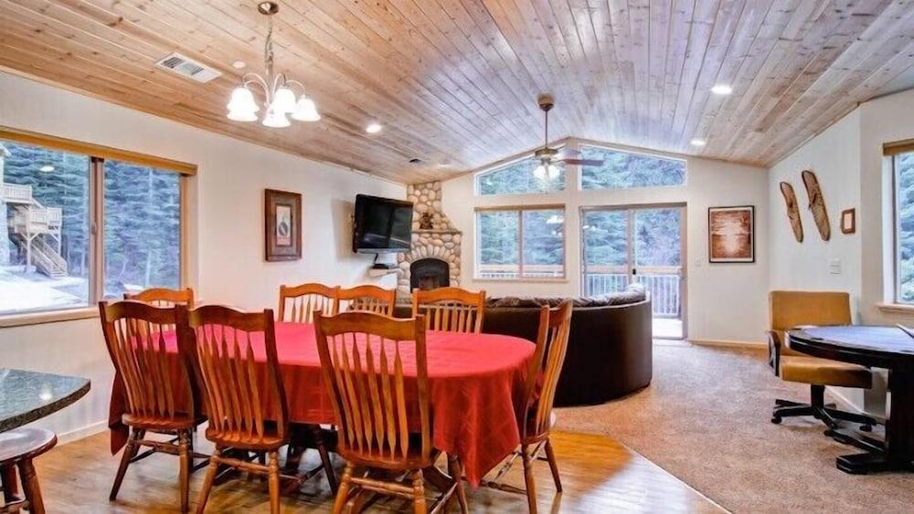 Scenic Wonder Explorer Retreat 3 Bedroom