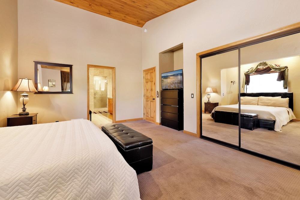 Four Happy Bears Estate #1277