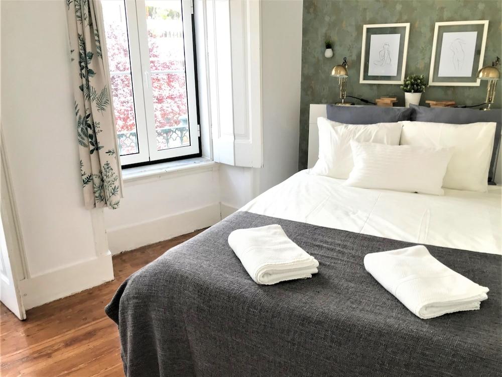 Charming Flat with Great Terrace, Best Location