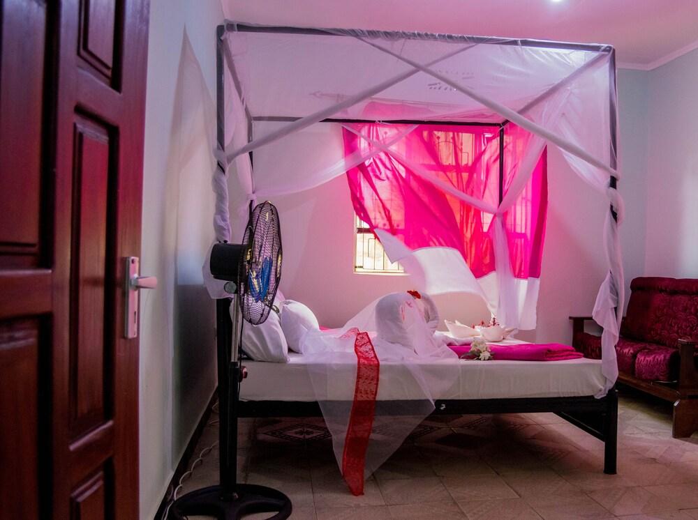 Kilimanjaro Summit Lodge