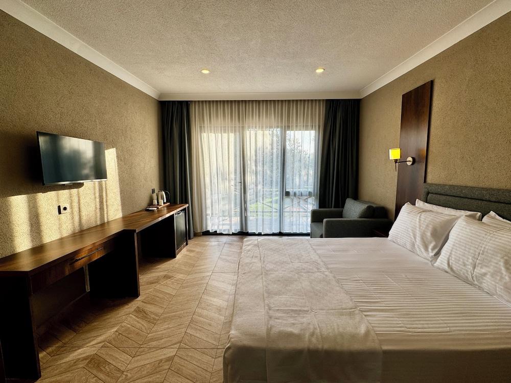 Gargaron Beach Hotel