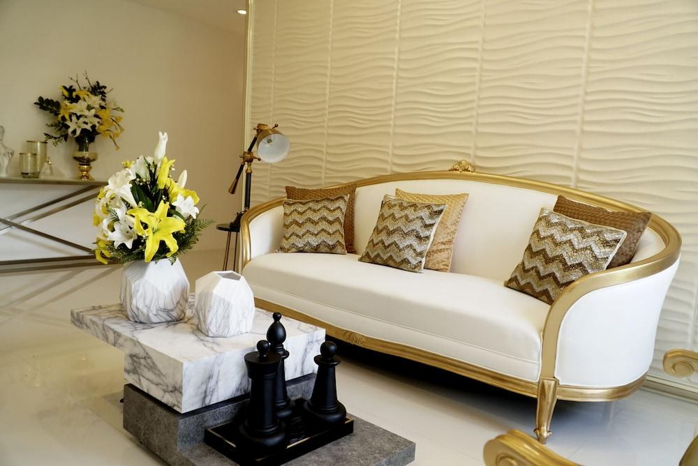 KGI Mountainside Hotel