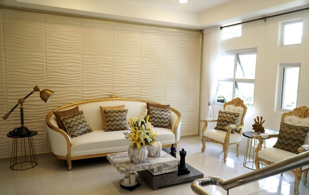 KGI Mountainside Hotel