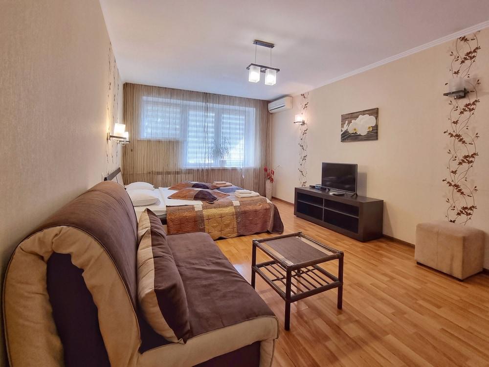 Home-Hotel Khoriva 50