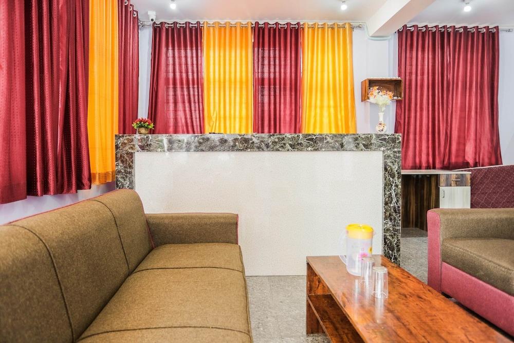 Oyo 43512 Bijaya Palace