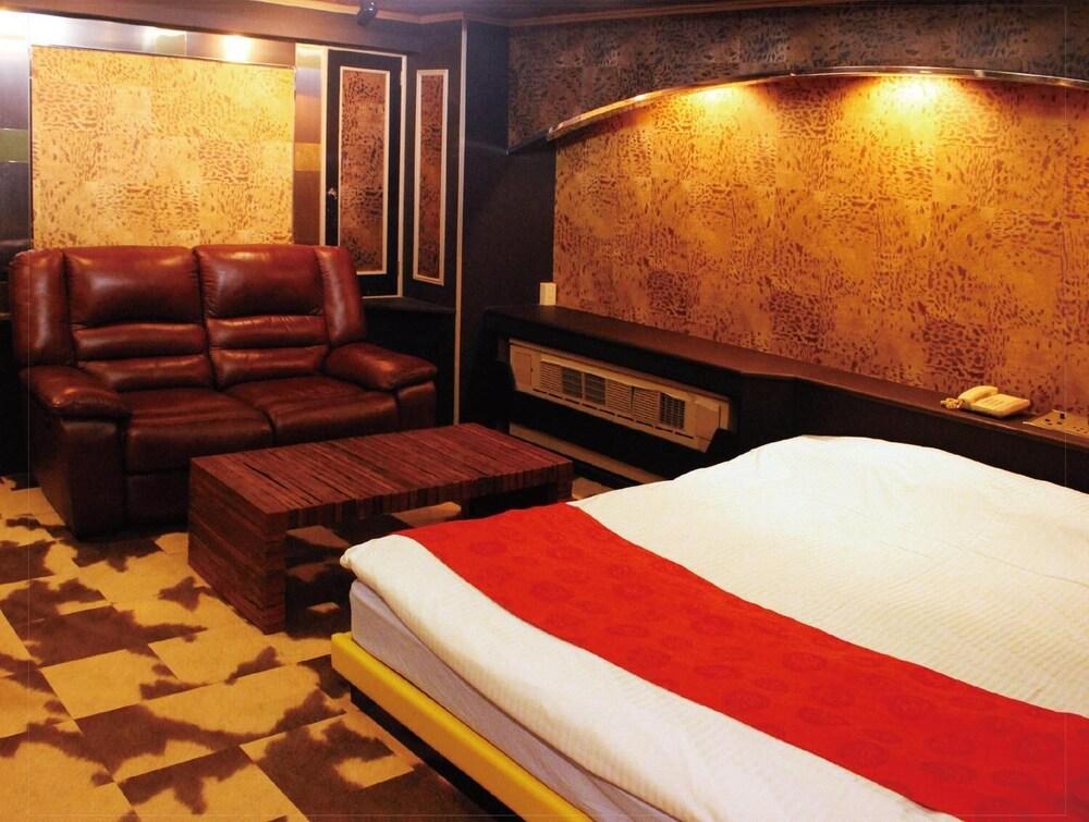 Hotel First Inn - Adults Only