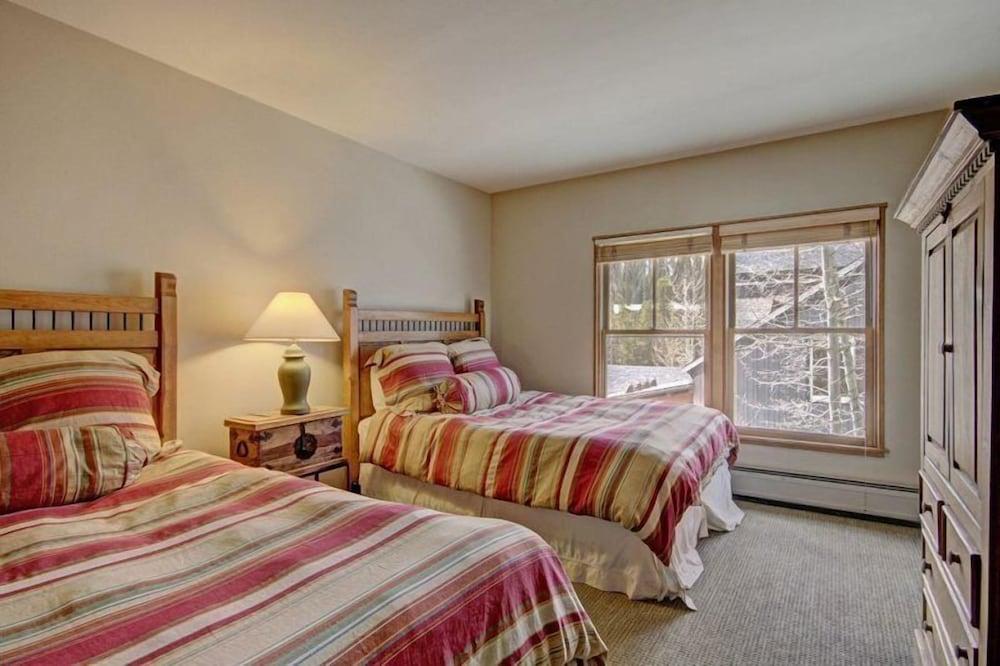 3 Bedroom Mountain Condo in River Run Village With Expansive Mountain Views and Walking Distance to Ski Slopes